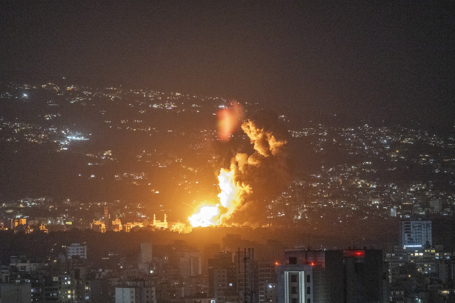 Israeli strikes on Lebanon push death toll over 2,500; thousands displaced