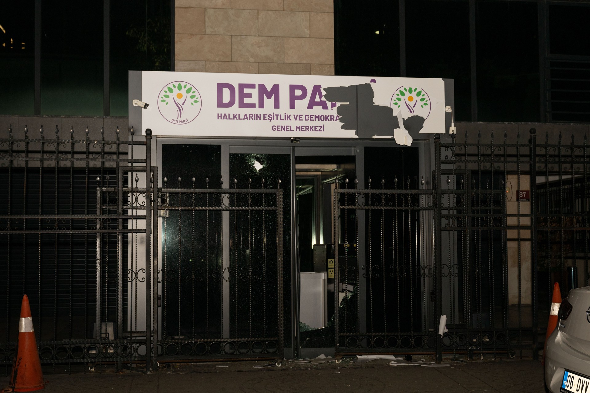 Drunk man attacks Kurdish-oriented DEM Party headquarters in Türkiye's Ankara