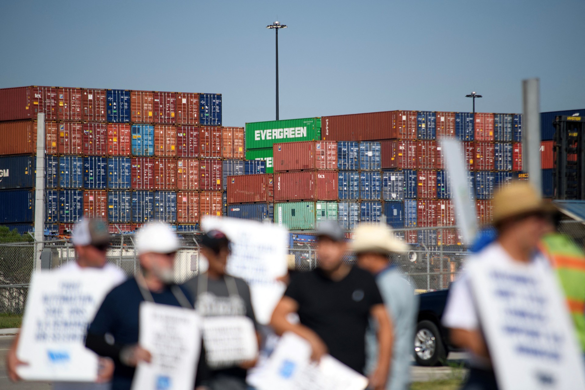 US dockworkers end strike after reaching tentative pay agreement