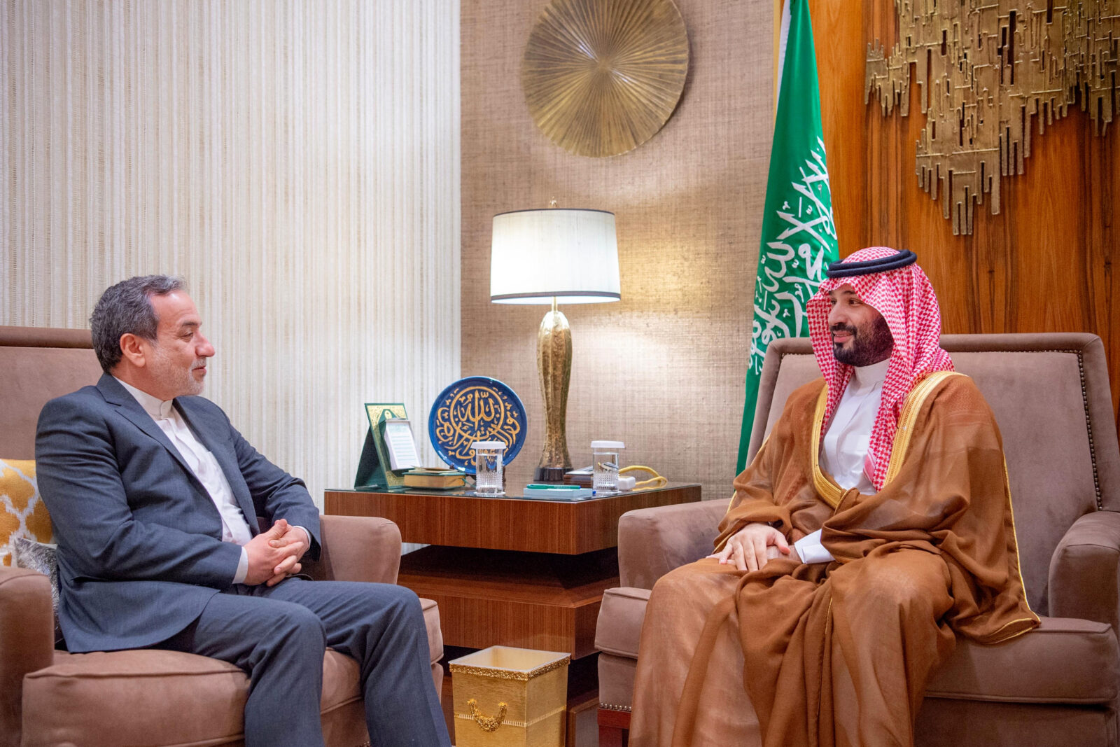 Iranian FM meets Qatari officials amid Israel