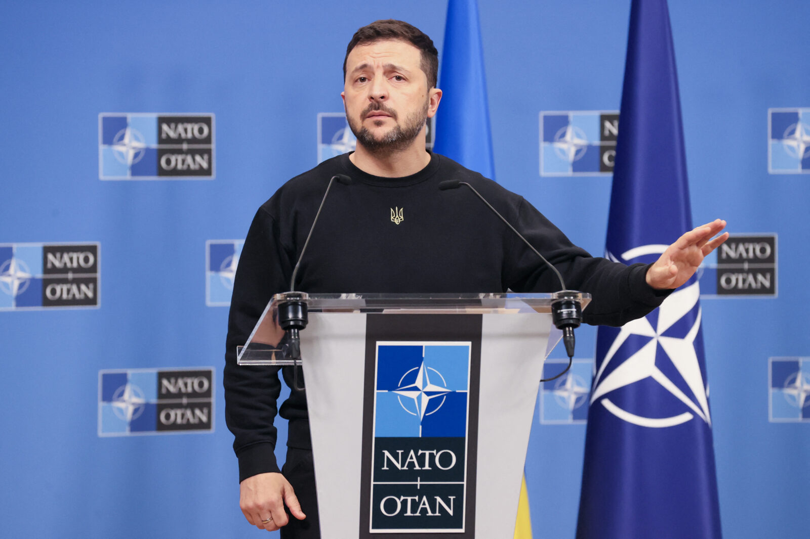 NATO foreign ministers discuss support for Ukraine, Middle Eastern security