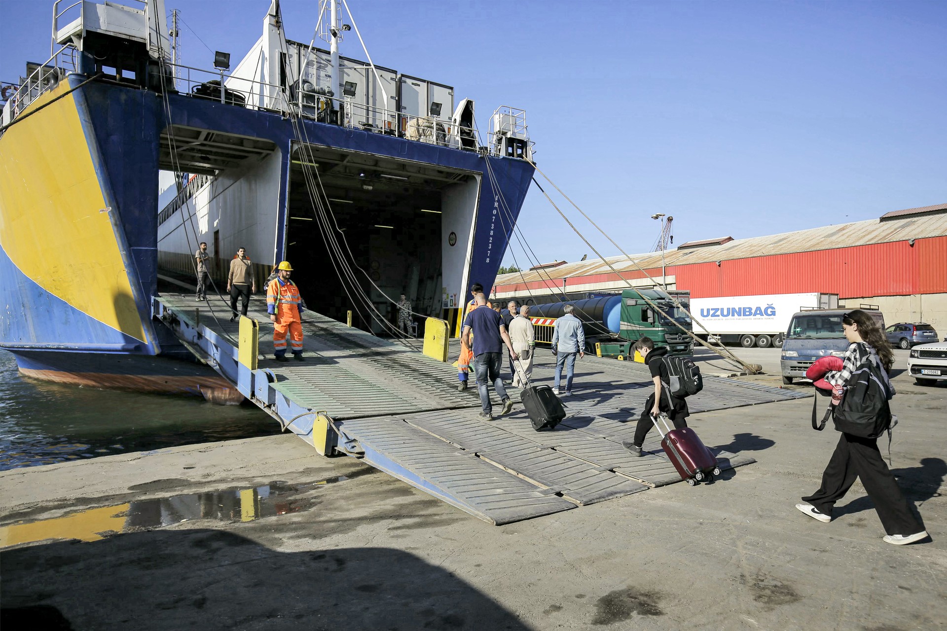 Lebanon's fleeing citizens opt for sea travel to Türkiye, fearing airport attack