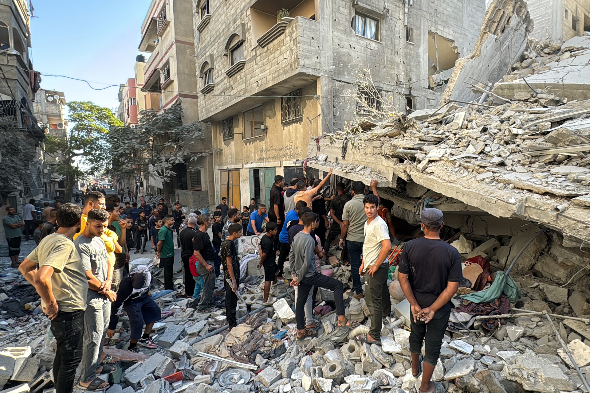 Israeli spy chief set for cease-fire talks as Hamas signals truce readiness