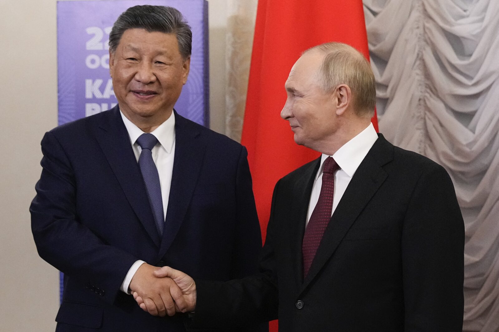 Russia's President Vladimir Putin meets with Chinese President Xi Jinping on the sidelines of the BRICS summit in Kazan on Oct. 22, 2024. (AFP Photo)