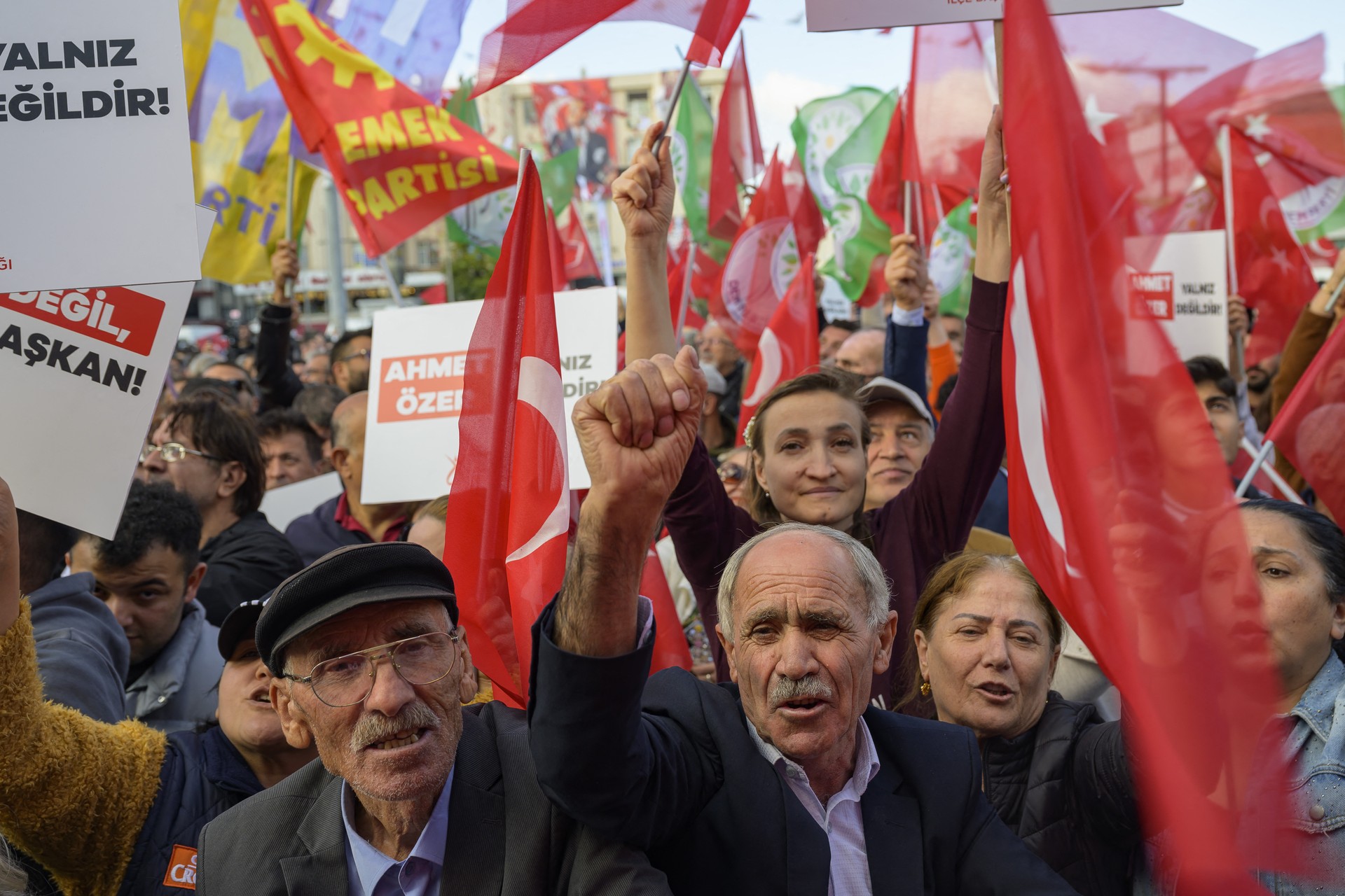 Turkish opposition protests arrest of CHP's Esenyurt Mayor over PKK terrorist organization links