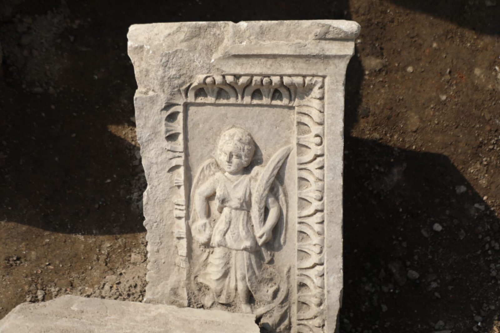 PRUSİAS AD HYPİUM ANTİK KENTİ'NDE YAPILAN KAZI ÇALIŞMALARINDA APOLLO HEYKELİ ÇIKTI (ALİ YILDIZ/DÜZCE-İHA)Batı Karadeniz'in Efes'i olarak adlandırılan Prusias ad Hypium Antik Kenti'nde yapılan kazı çalışmalarında Apollo heykeli çıktı. Apollo heykelini inceleyen Düzce Belediye Başkanı Dr. Faruk Özlü
