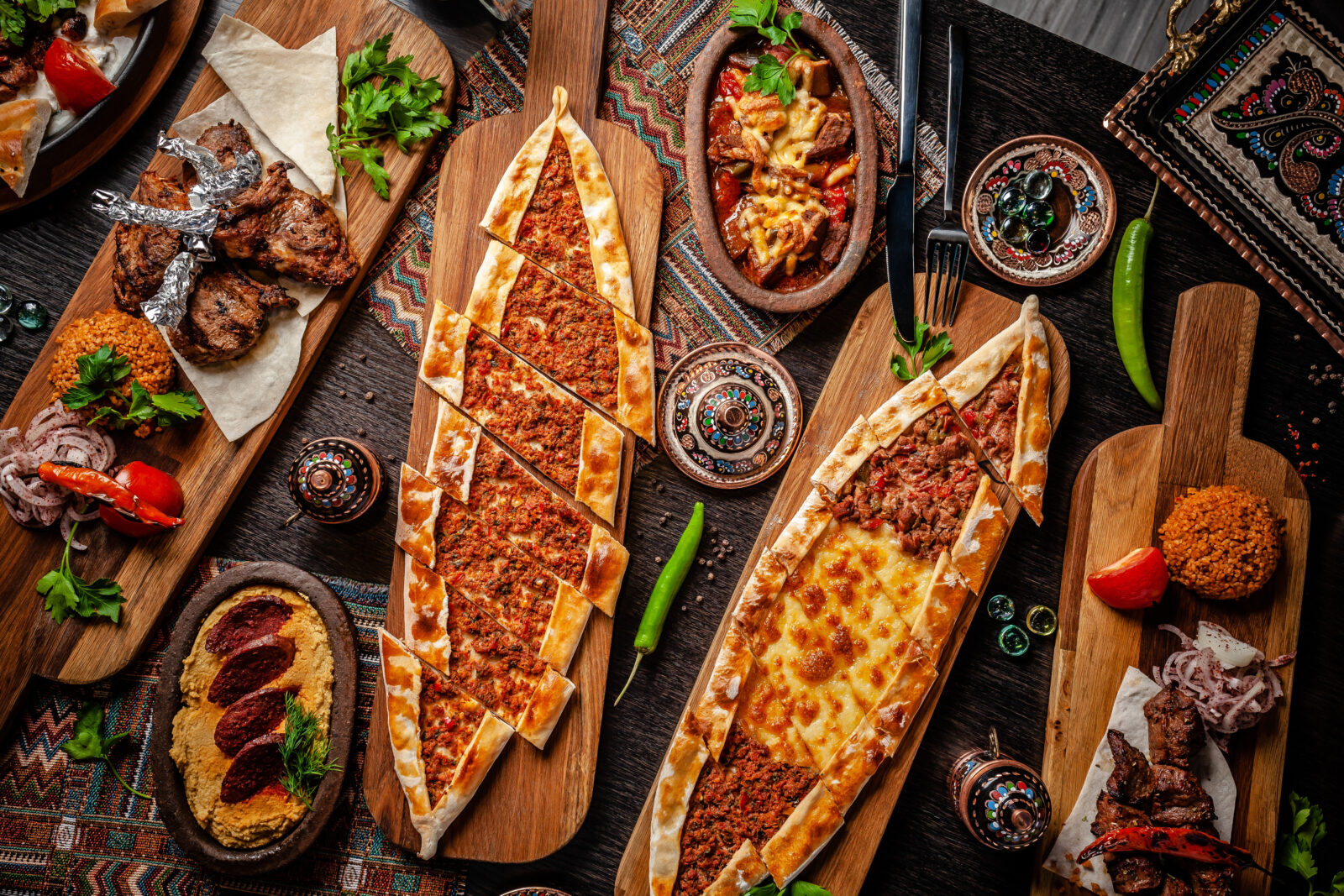 Classic Turkish pide, as quality concerns grow, regarding mechanically separated meat in some food products across Türkiye. (Adobe Stock Photo)