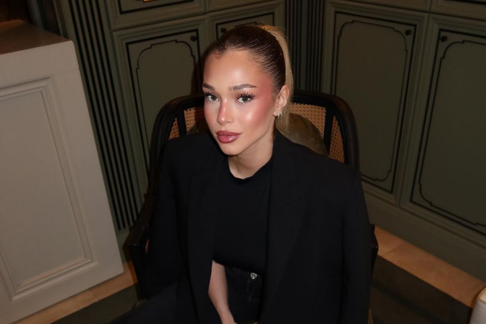 Ayliz Duman poses for the camera in all-black, Sept. 20, 2024. (Photo via Instagram / @aylizdumann)