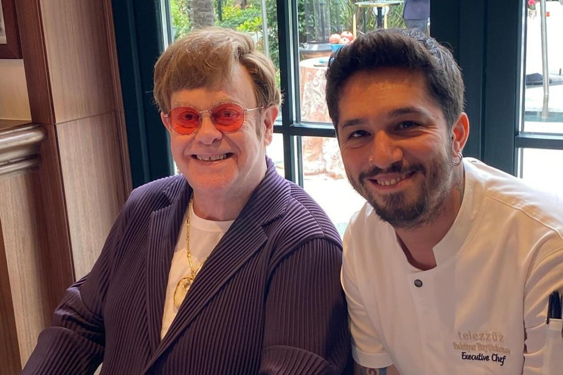 Sir Elton John visits Istanbul to experience Türkiye’s 1st vegan fine dining restaurant