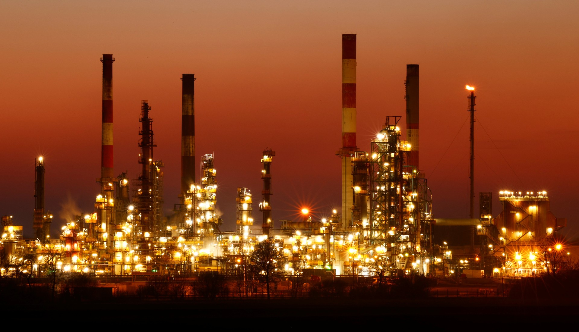 Libya’s eastern gov't reopens oilfields after central bank dispute resolved