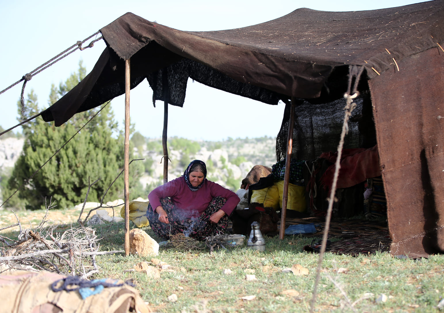 A Sarikecili Yoruk woman sitting under her tent in Konya, Türkiye, May 6, 2021. (Photo via Facebook / @Guzel Konya)
