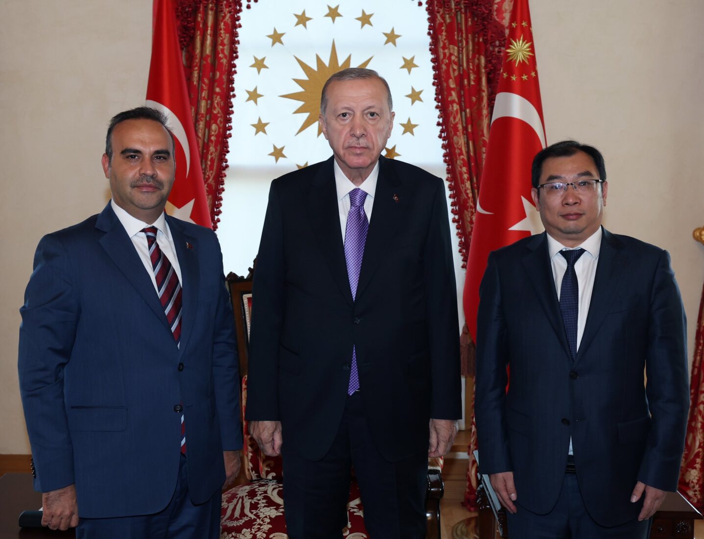 President Recep Tayyip Erdogan met with Chery International President Zhang Guibing at the Presidential Dolmabahce Office. (Photo via Turkish Presidency)