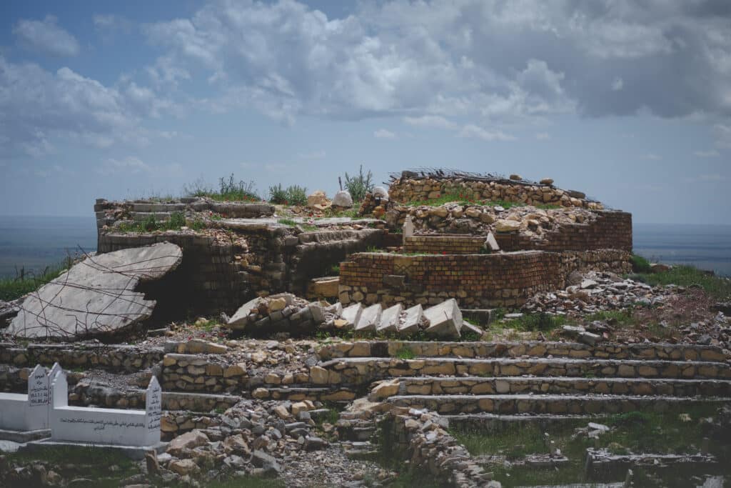 Yezidi shrine of Mame Reshan after its destruction by the Daesh (Photo by Levi Clancy, Public Domain via Wikimedia Commons)