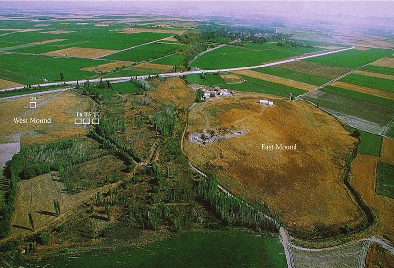 Mounds belonging to the Catalhoyuk Neolithic Settlement, before excavations. Konya province. (Photo via Catalhoyuk Research Project)