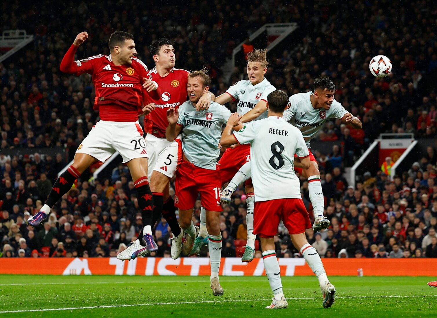 Manchester United's Diogo Dalot and Harry Maguire in action with FC Twente's Michel Vlap and Max Bruns, Manchester, United Kingdom, Sept. 25, 2024. (Reuters Photo)
