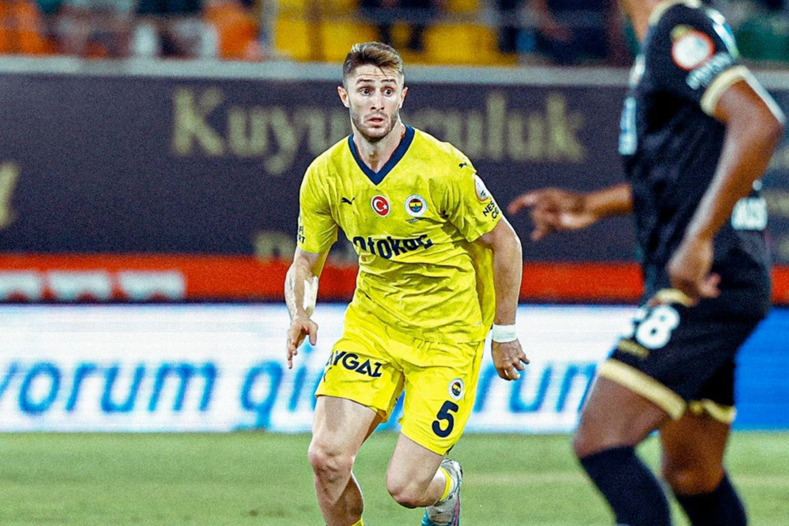 Ismail Yuksek in action during Fenerbahce's match against Alanyaspor, Alanya, Türkiye, Sept. 24, 2024. (Photo via x / @ismailyuksekk)
