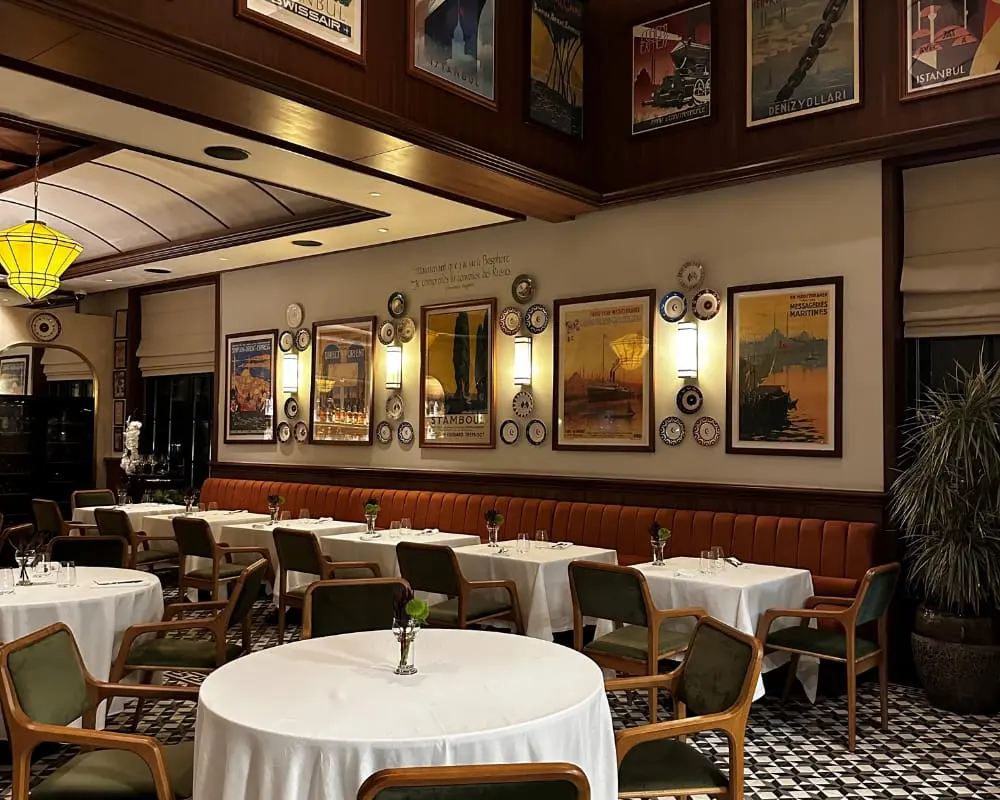The elegant dining area of Telezzuz, Türkiye’s first vegan fine dining restaurant, located in Baglarbasi Abdulmecit Efendi Korusu, Istanbul. (Photo via Instagram)