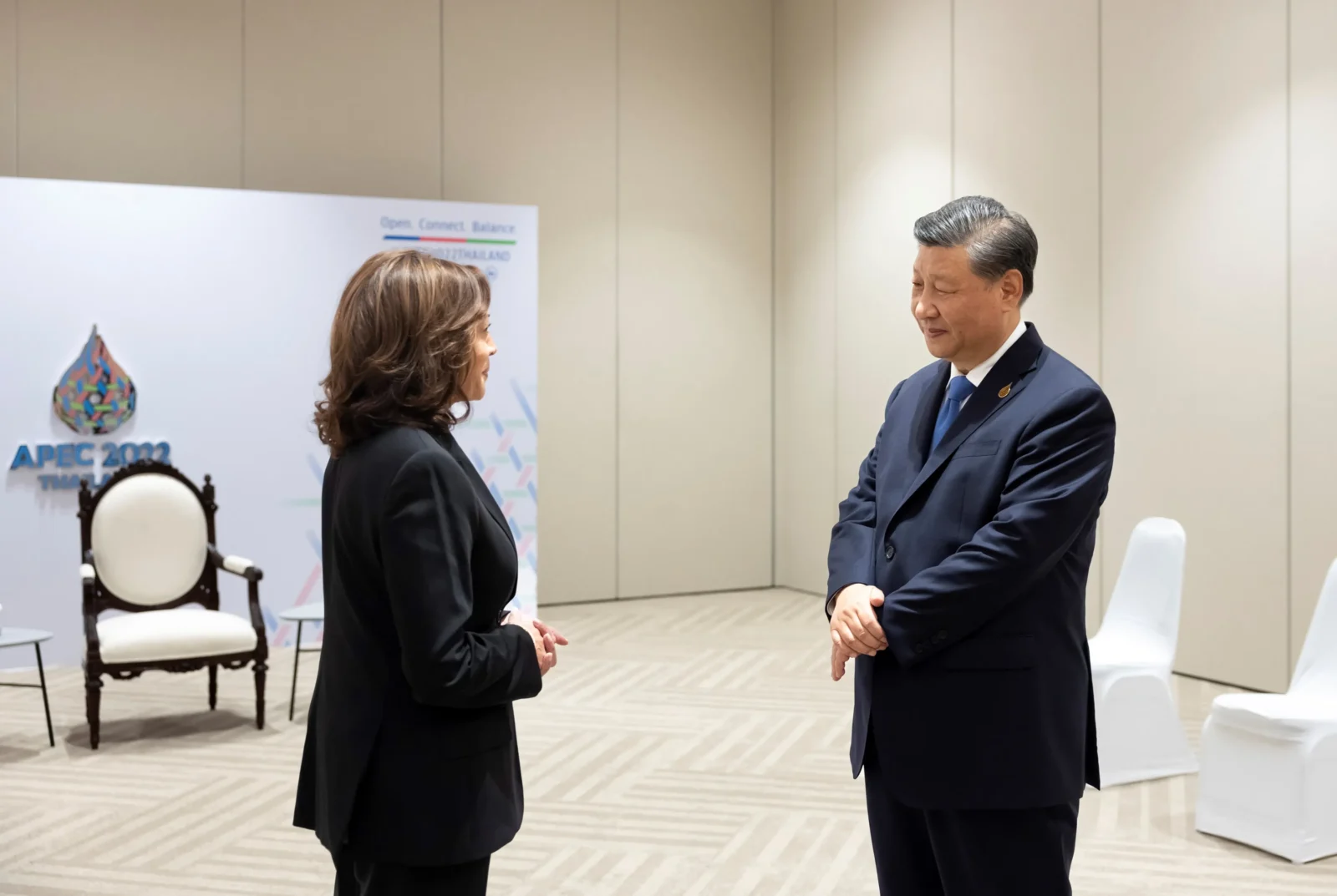 President Xi Jinping Has a Brief Exchange with U.S. Vice President Kamala Harris, Bangkok, Thailand, November 19, 2022 (China's MFA)