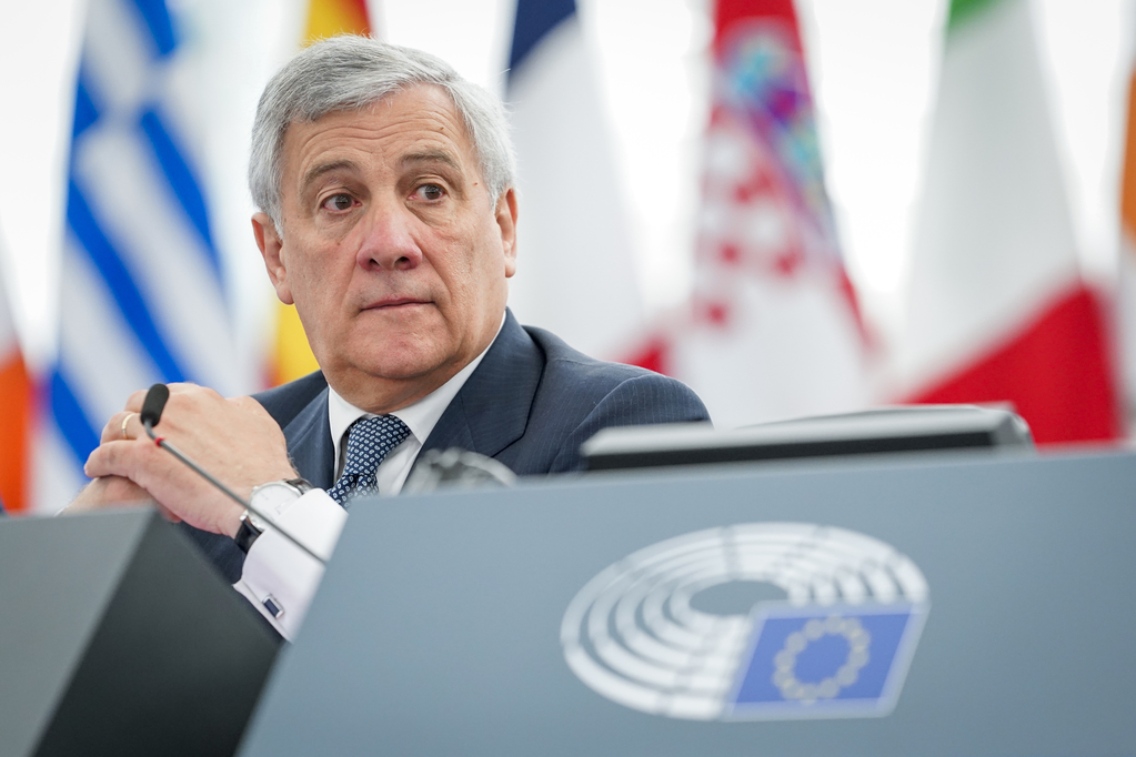 Italian FM addresses visa delays for Turkish students