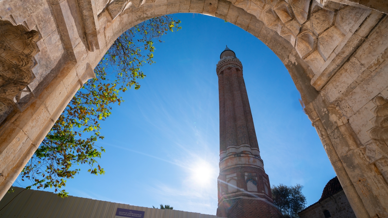 Yivli Minare Camii (Fluted Minaret Mosque), historical mosque in Antalya, Türkiye, Jan. 14, 2024. (Photo via TRT)