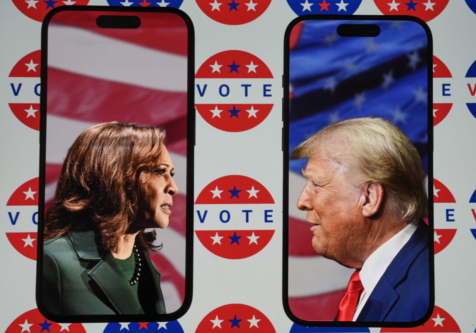 Kamala Harris and Donald Trump are seen with the flag of United States on a mobile phone screen ahead of 2024 Presidential Elections, in Ankara, Turkiye on November 5, 2024. (AA Photo)