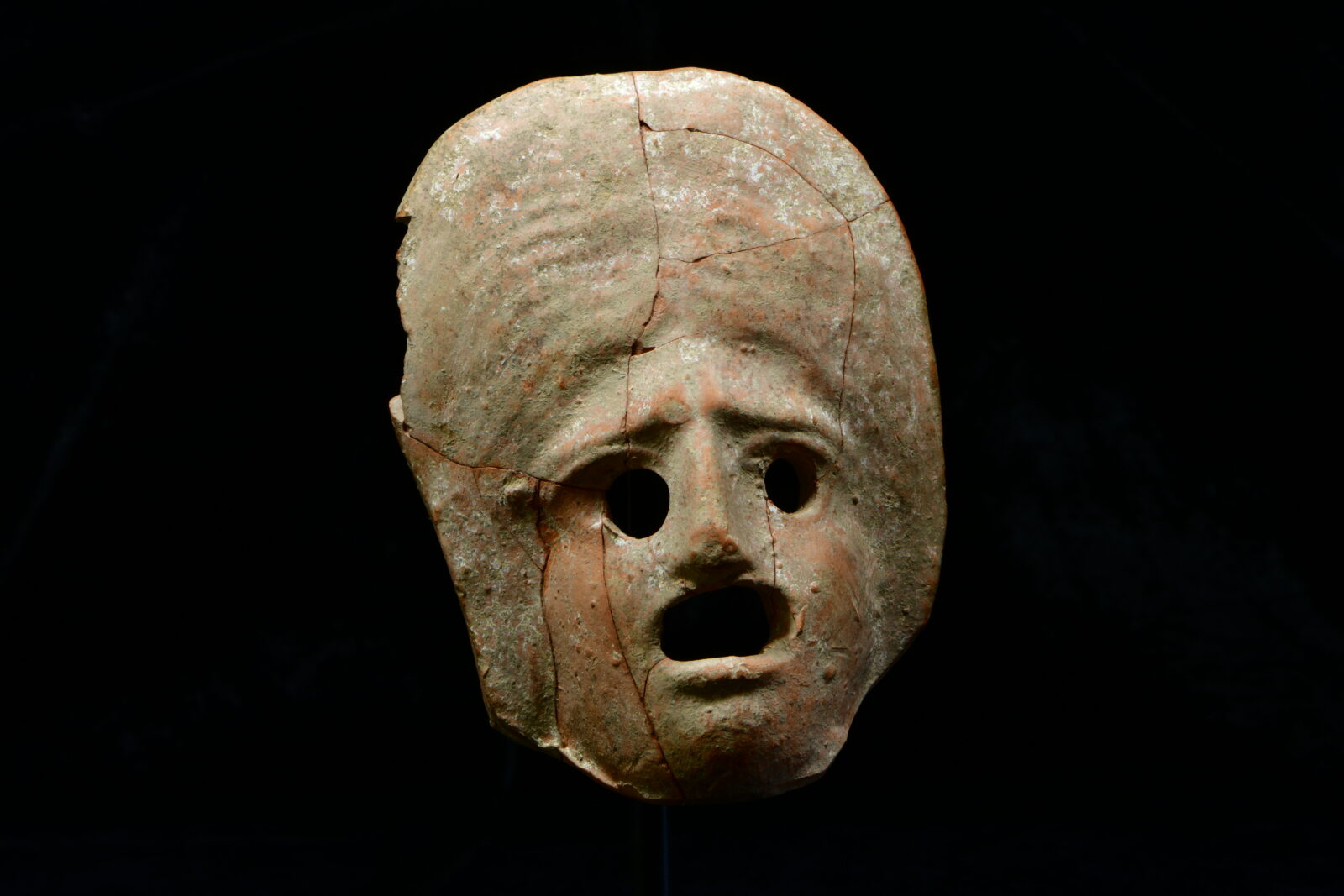 2,000-year-old theatre mask, monumental gate unearthed in Türkiye's Aizanoi