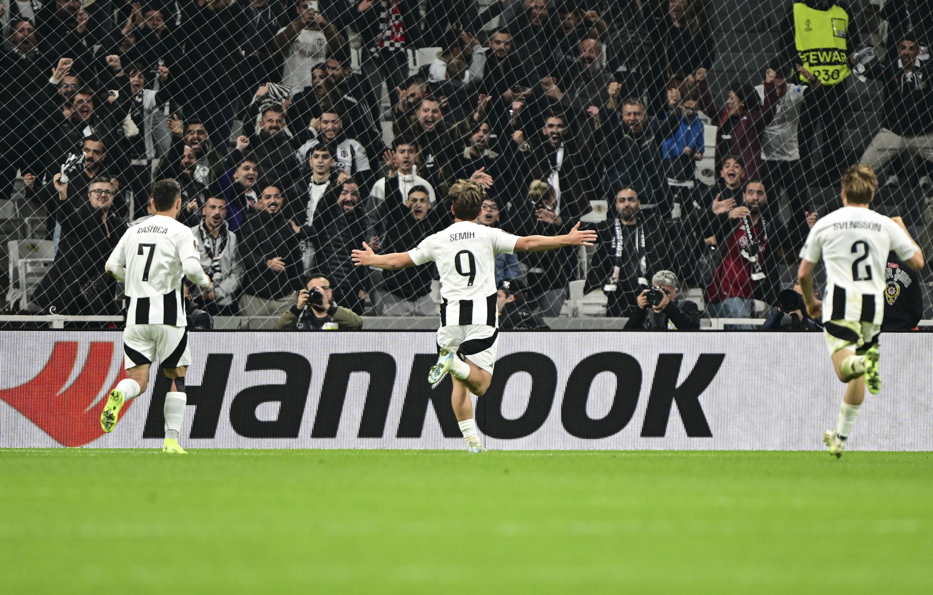 Besiktas protests fan ban for Twente match, demands UEFA to relocate