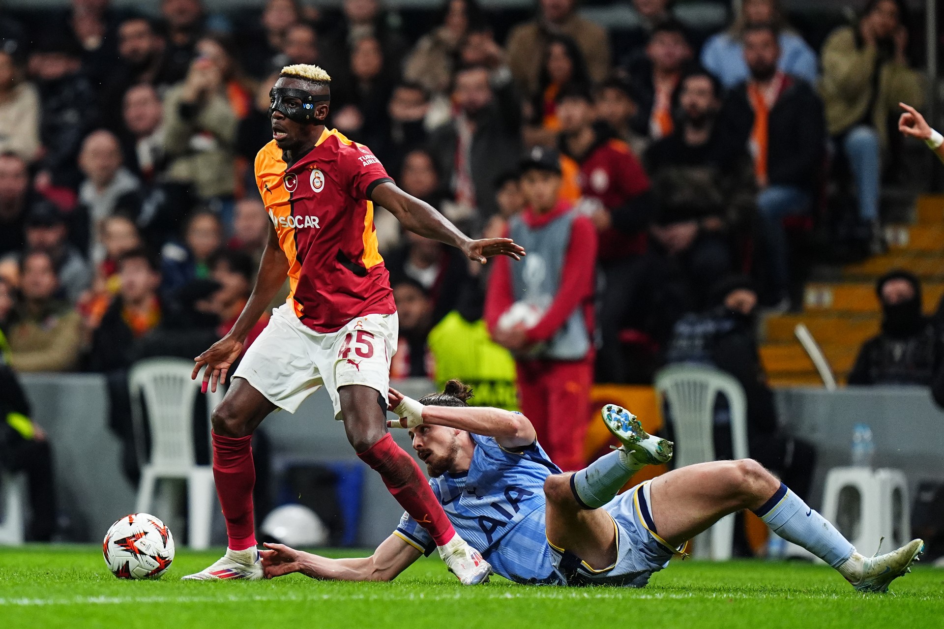 Galatasaray thrills with 3-2 win over Tottenham in UEFA Europa League