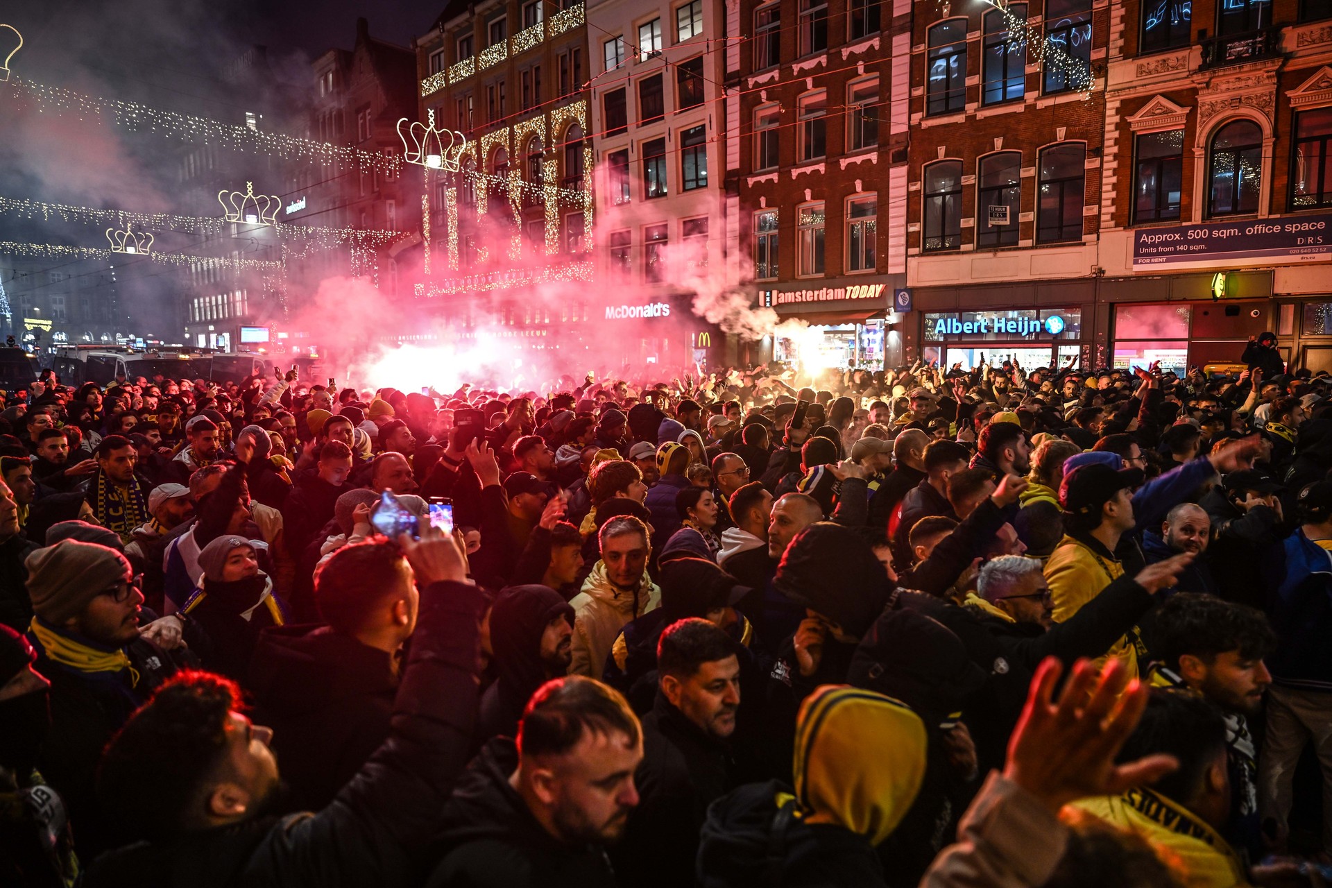 Maccabi Tel Aviv hooligans clash with locals in Amsterdam after Ajax match