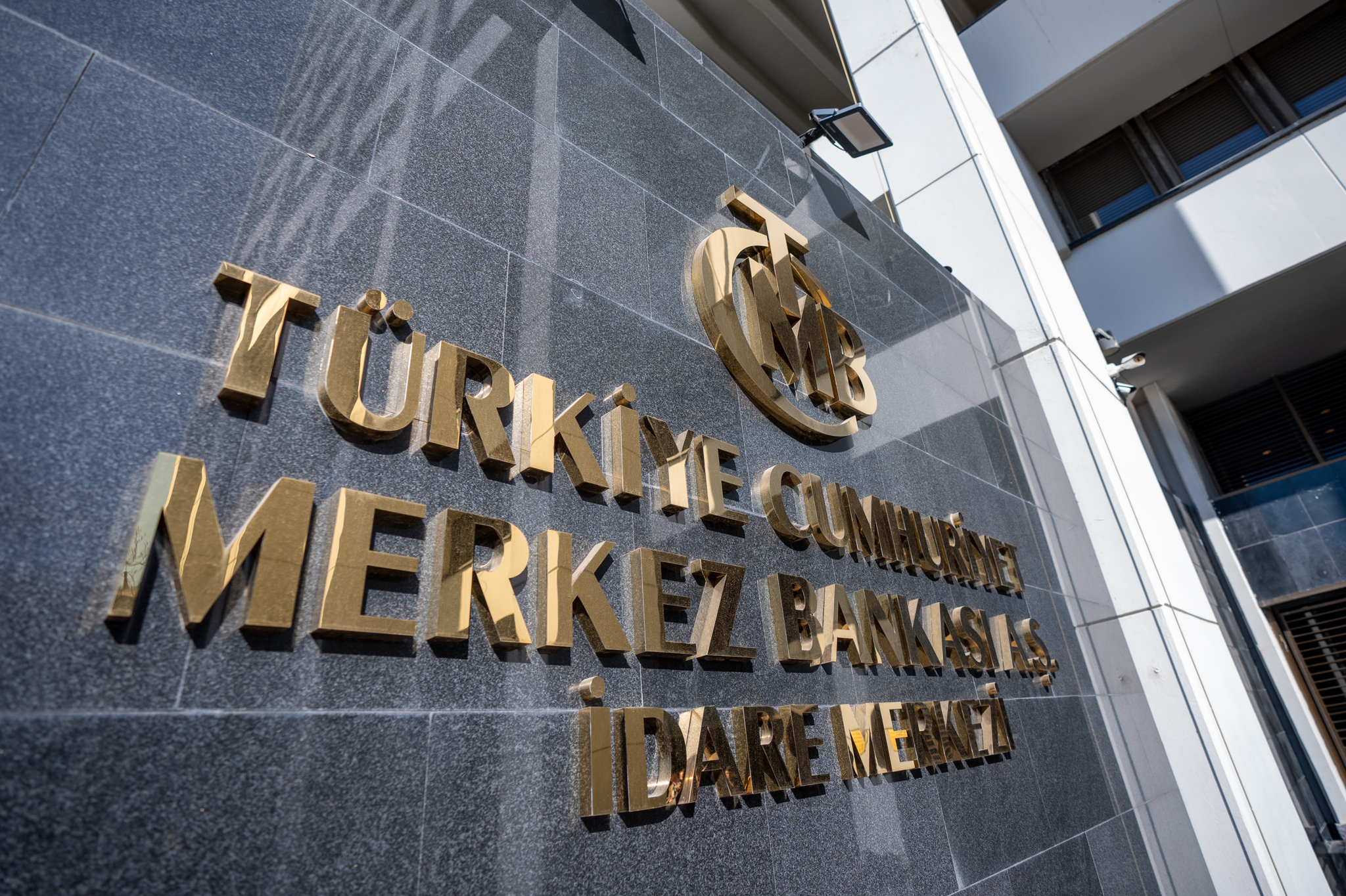 Most central banks hold rates in March amid inflation concerns, while Türkiye moves to cut Image