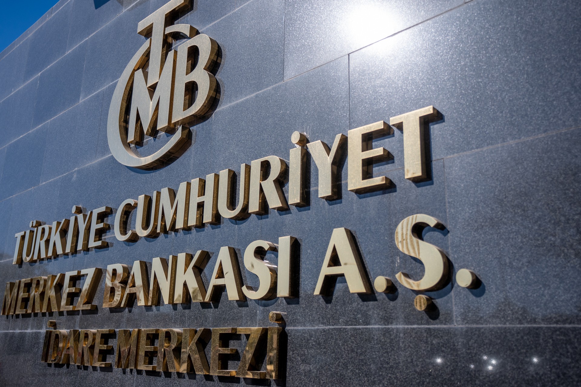 Turkish banks ease currency turmoil by selling $8B: Bloomberg