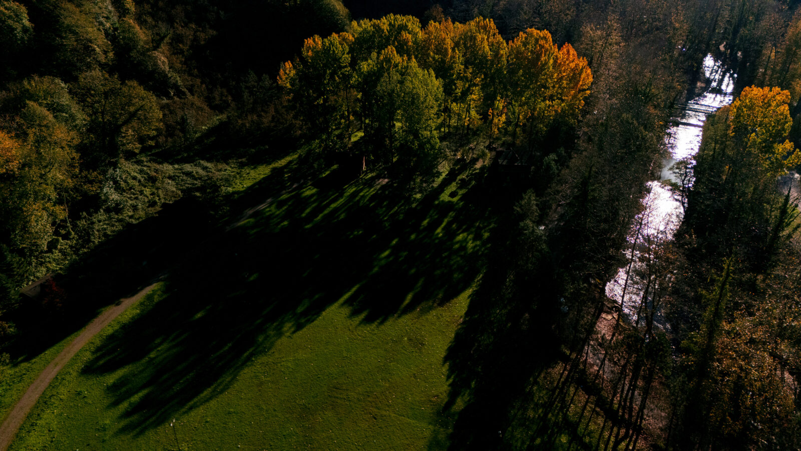 An aerial view of the area around Maden Creek, which flows through trees such as sycamore, poplar, willow and fir during autumn season in Kocaali district of Sakarya, Türkiye, November 07, 2024. (AA Photo)SAKARYA, TURKIYE - NOVEMBER 07: A view of Maden Creek flowing through trees such as sycamore, poplar, willow and fir during autumn season in Kocaali district of Sakarya, Turkiye on November 07, 2024. The promenade area, which was formed when the region where lead, borax, zinc and gold were mined in the late Ottoman period fell into disuse over time, took on autumn colors. ( Davut Genç - Anadolu Agency )
