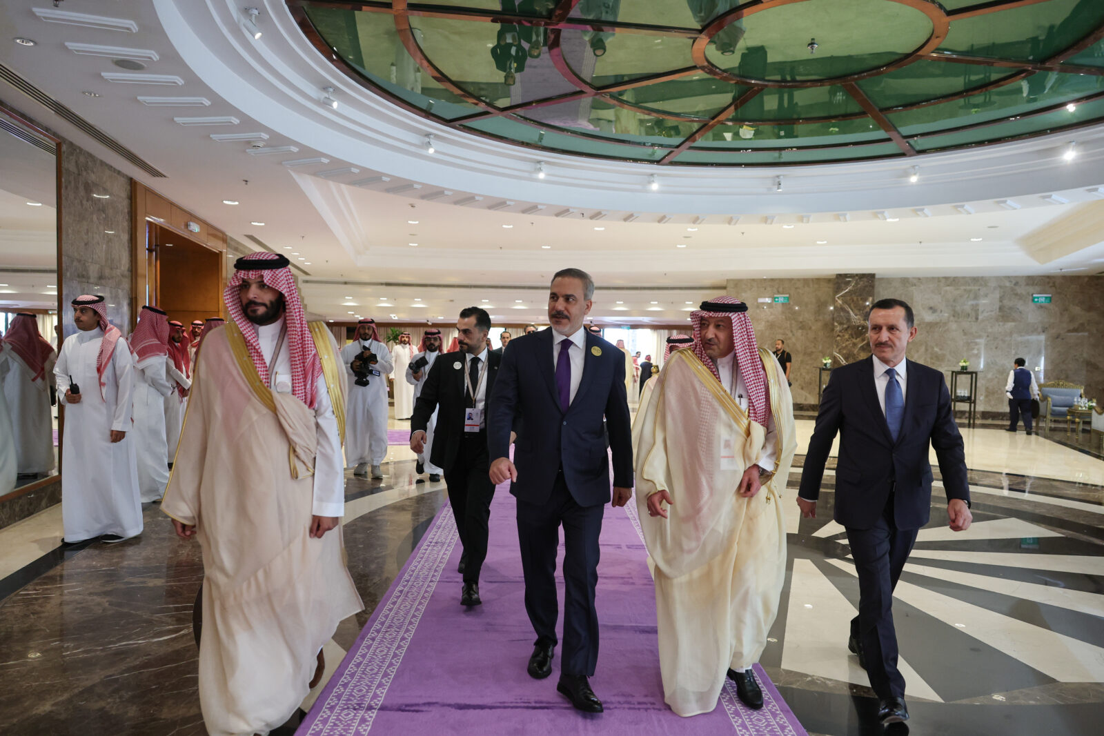 RIYADH, SAUDI ARABIA - NOVEMBER 10: Turkish Foreign Minister Hakan Fidan attends the Foreign Ministers Meeting of the Organization of Islamic Cooperation - Arab League (OIC - AL) Joint Extraordinary Summit in Riyadh, Saudi Arabia on November 10, 2024. ( Arda Küçükkaya - Anadolu Agency )RIYADH, SAUDI ARABIA - NOVEMBER 10: Turkish Foreign Minister Hakan Fidan attends the Foreign Ministers Meeting of the Organization of Islamic Cooperation - Arab League (OIC - AL) Joint Extraordinary Summit in Riyadh, Saudi Arabia on November 10, 2024. ( Arda Küçükkaya - Anadolu Agency )