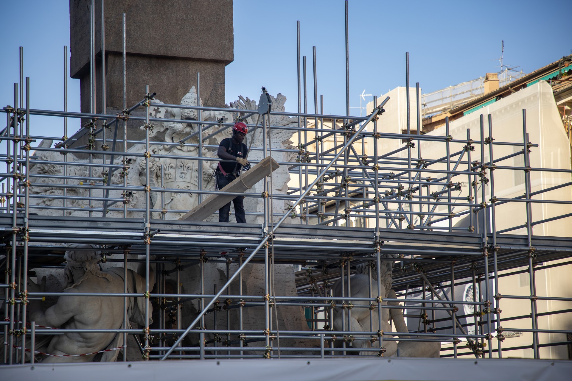 Workers continue their work as the ongoing restoration activities in the landmarks and the ongoing infrastructure and construction works give the city the appearance of a construction site in Rome, Italy, November 11, 2024. (AA Photo)