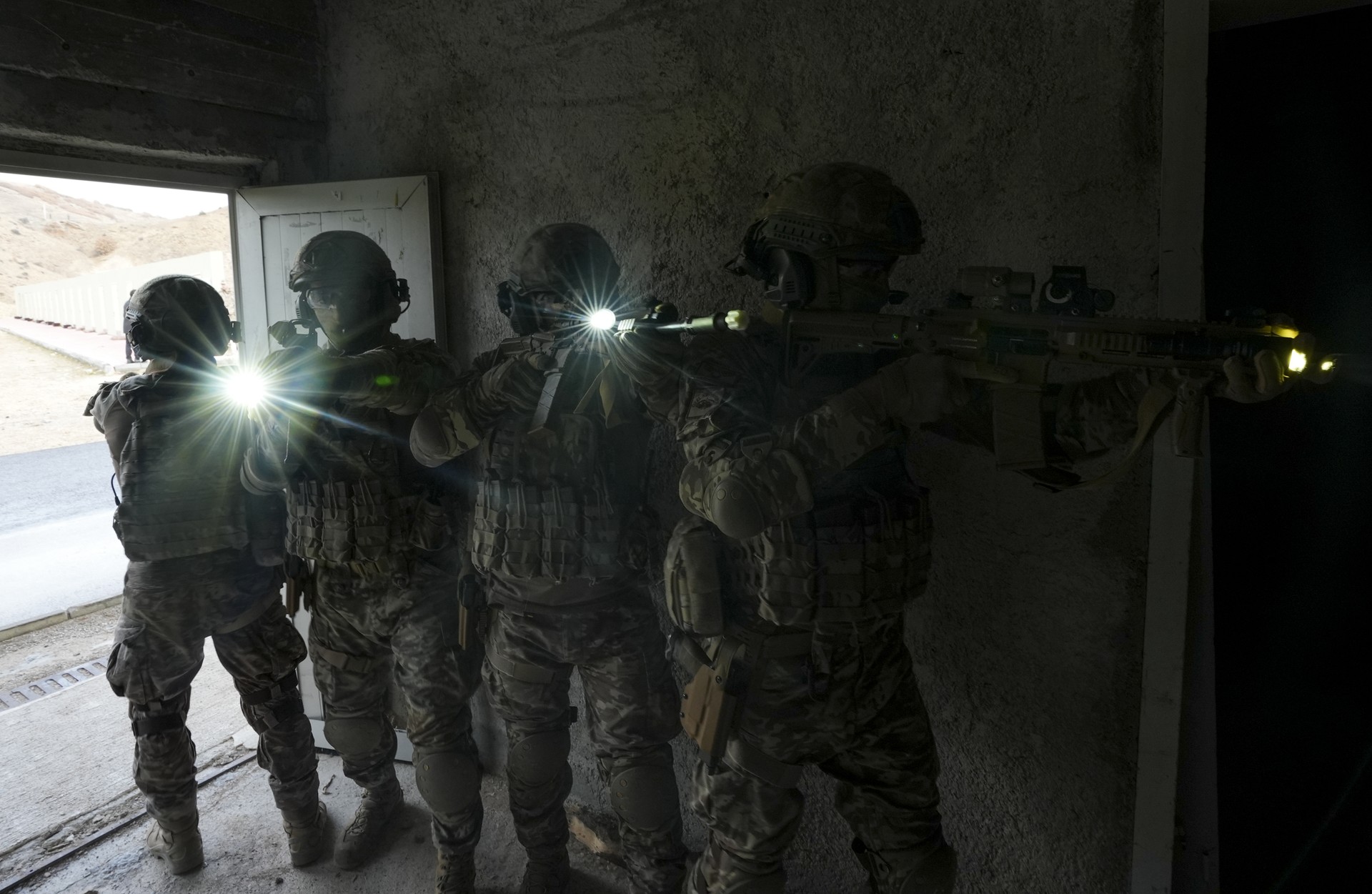 Operations dismantle 709 PKK/YPG terrorist hideouts, seizing over 2 tons of explosives