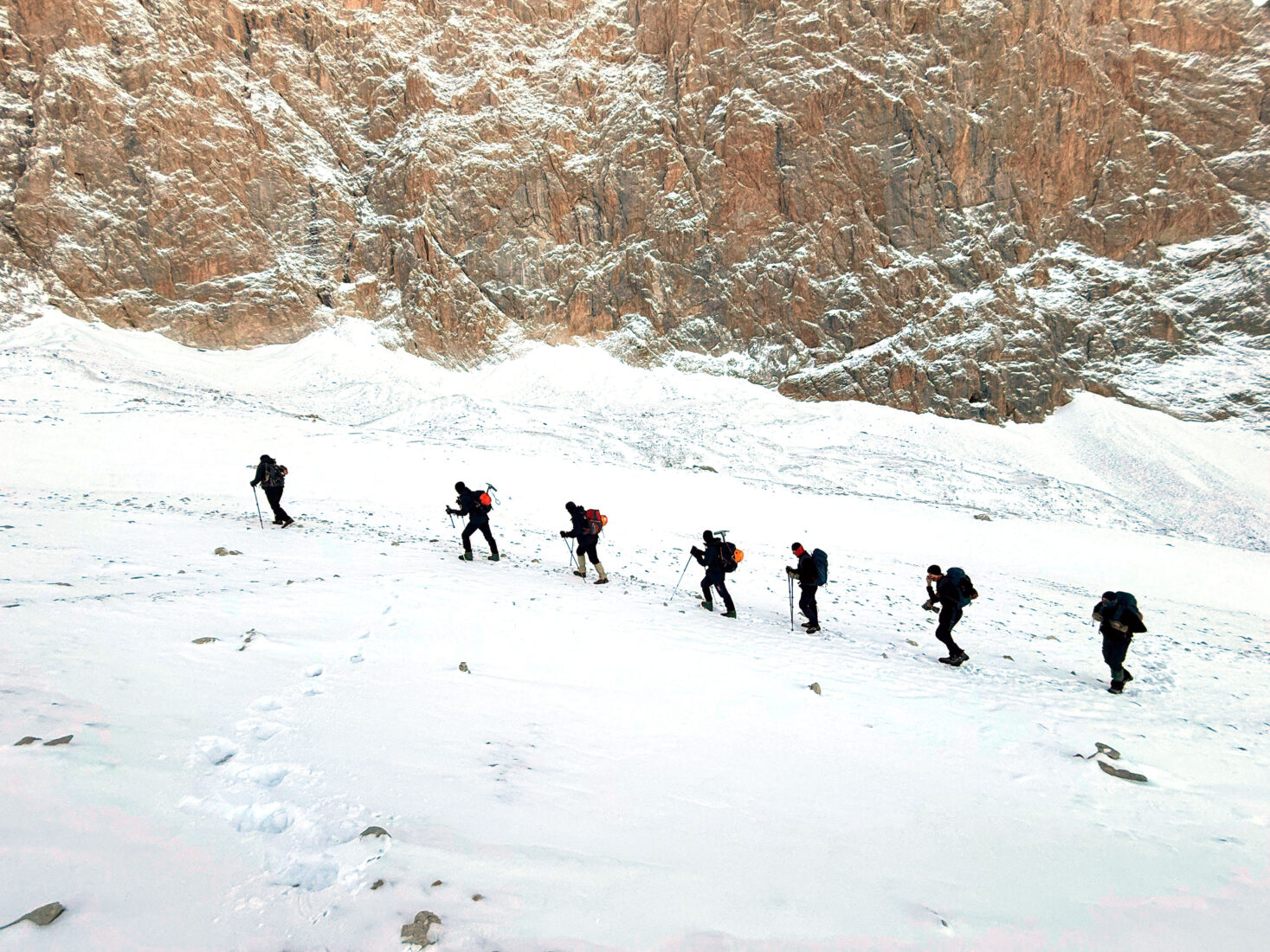 Search continues for missing Belarusian twin climbers in Türkiye