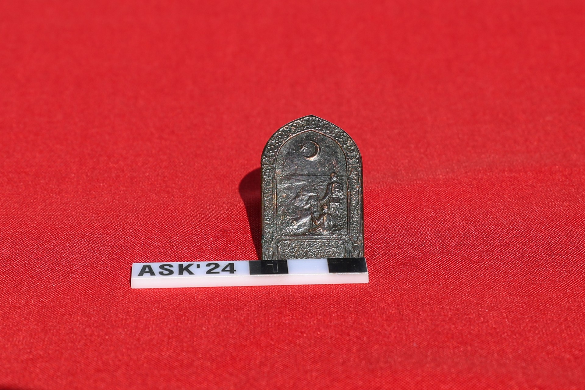 Amida Hoyuk excavations in Diyarbakir unearth rare Gallipoli War badge