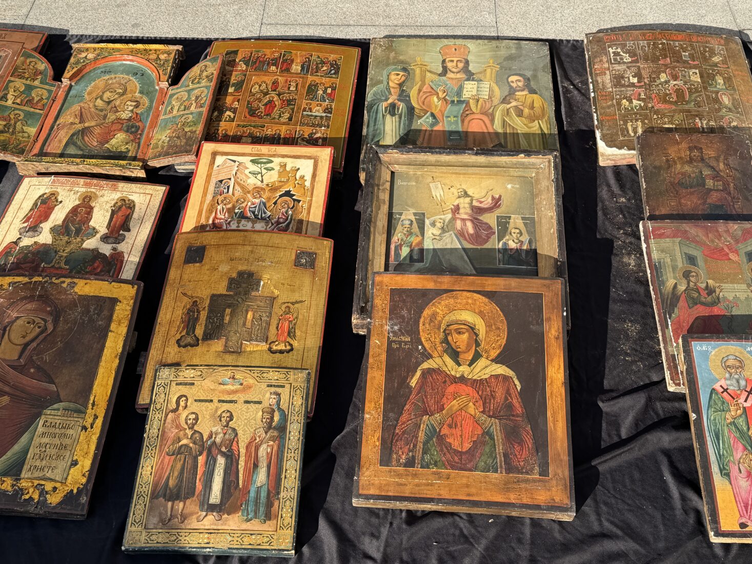 Artifacts seized by Istanbul police in raids include 140 coins from ancient empires, 334 wooden Christian icons depicting Jesus, Mary, and saints, and 63 ethnographic items, Istanbul, Türkiye, Nov. 26, 2024. (AA Photo)