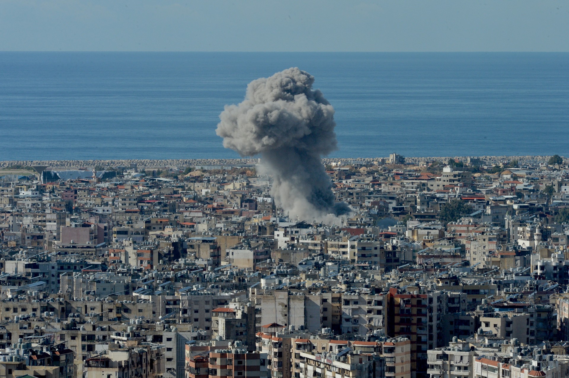 Israeli airstrikes hit Beirut amid imminent cease-fire deal