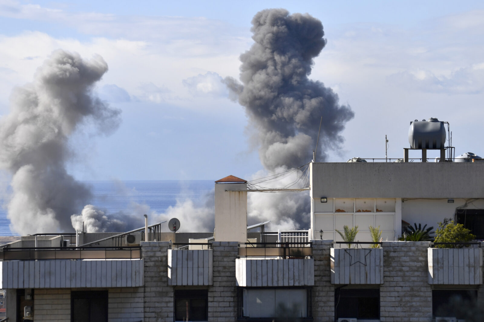 BEIRUT, LEBANON - NOVEMBER 26: Smoke billows from buildings after the Israeli army launched an airstrike on the Dahieh district in Beirut, Lebanon on November 26, 2024. ( Houssam Shbaro - Anadolu Agency )<img src=