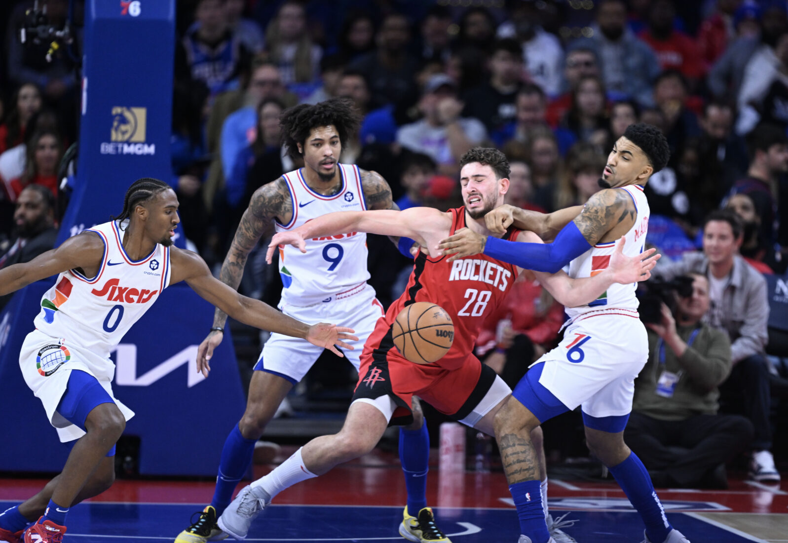 PHILADELPHIA, PA, UNITED STATES - NOVEMBER 27: Alperen Sengun (28) of Houston Rockets in action during the NBA basketball game between Philadelphia 76ers and Houston Rockets at the Wells Fargo Center in Philadelphia, Pennsylvania, United States on November 27, 2024. ( Fatih Aktas - Anadolu Agency )Alperen Sengun #28 of the Houston Rockets reacts against the Indiana Pacers during the first half at Toyota Center on November 20, 2024 in Houston, Texas. (AFP Photo)