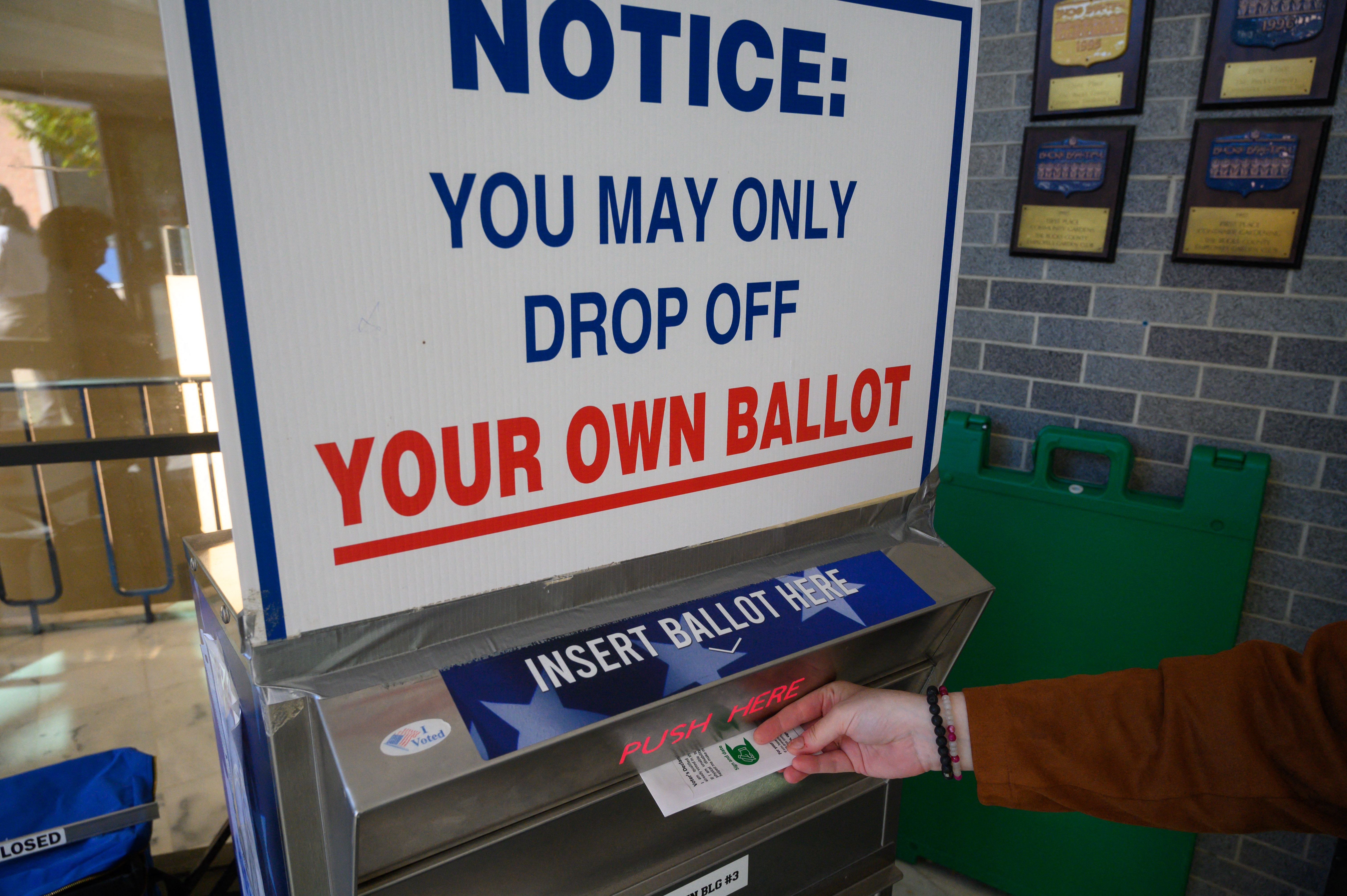 US intelligence agencies warn of Russian disinformation ahead of presidential elections