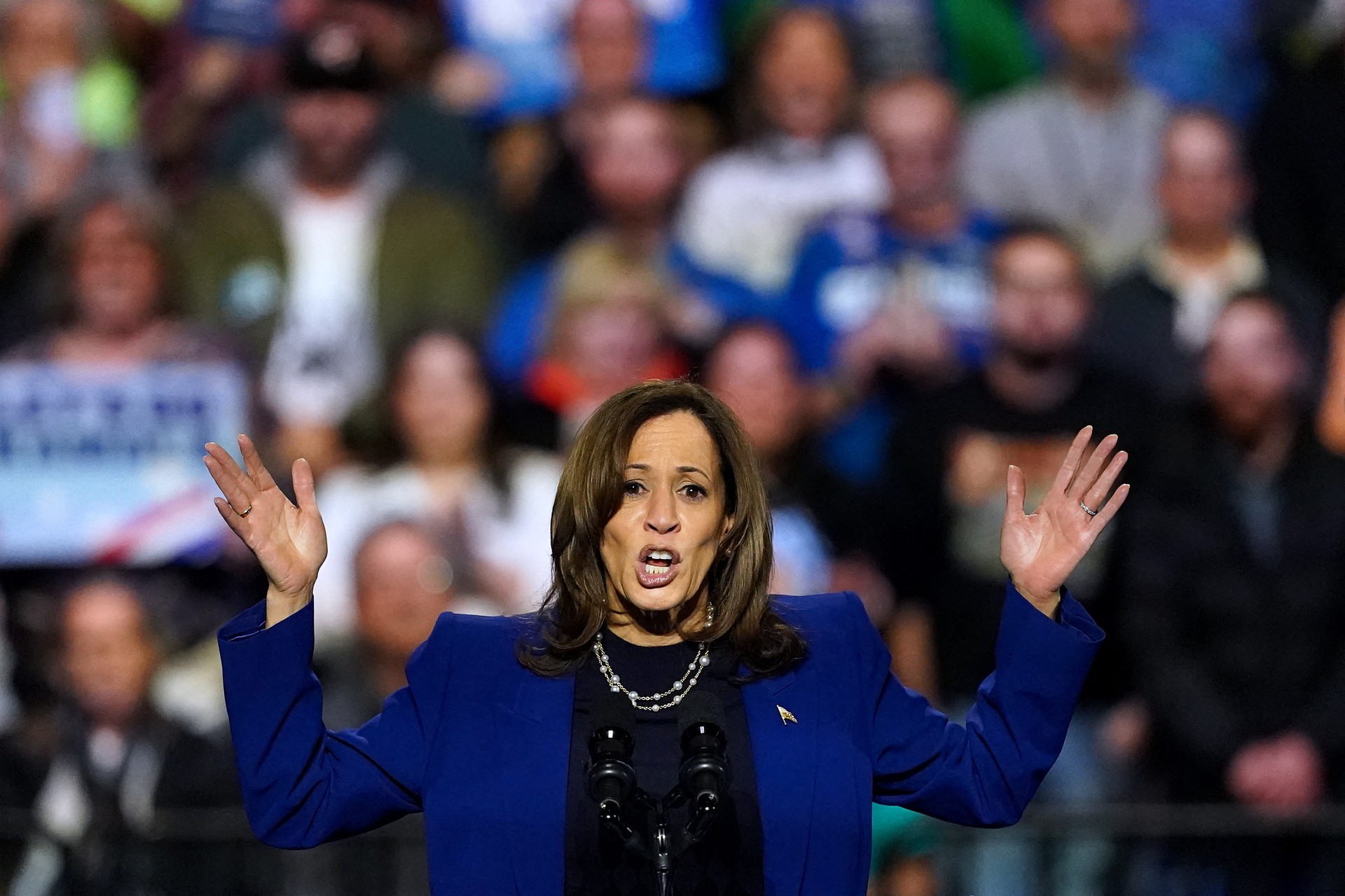 Harris criticizes Trump’s comments on women, reigniting abortion debate in final campaign push