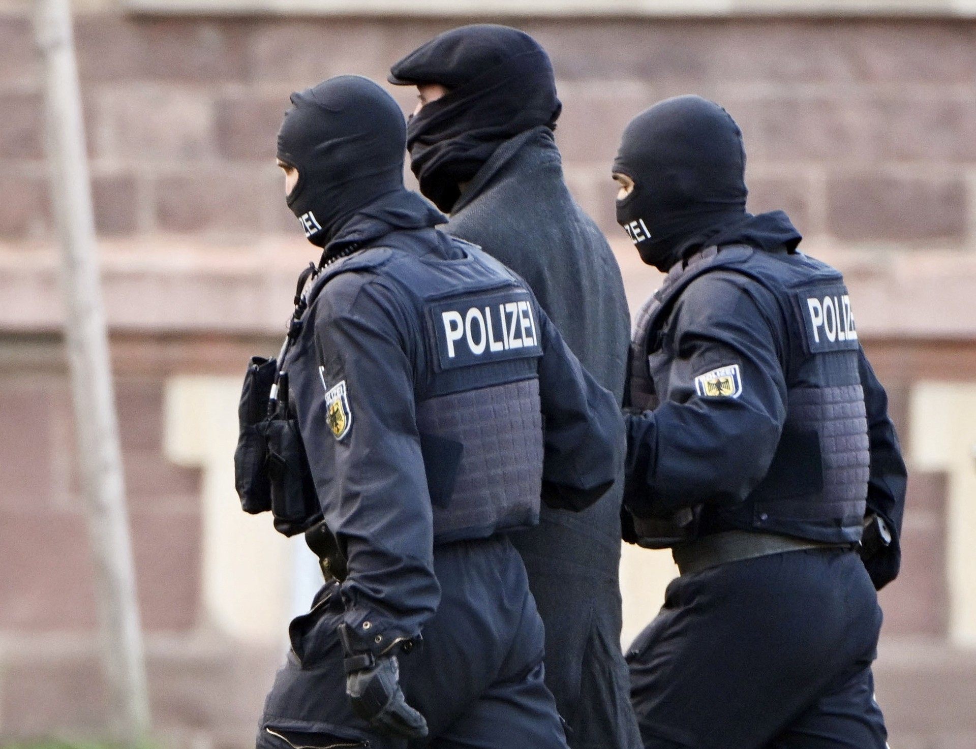 Germany arrests 8 neo-Nazis over suspected terrorism plots