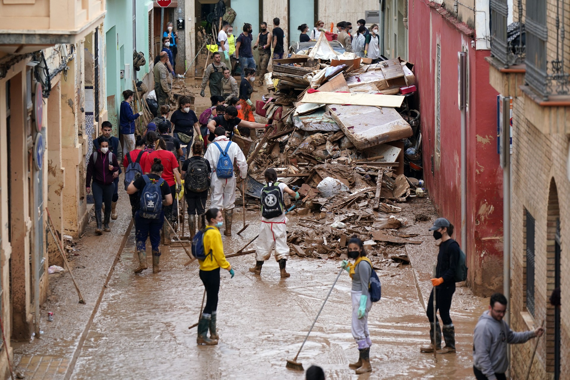 Looting incidents surge in Spain's Valencia following deadly floods, with 253 arrested