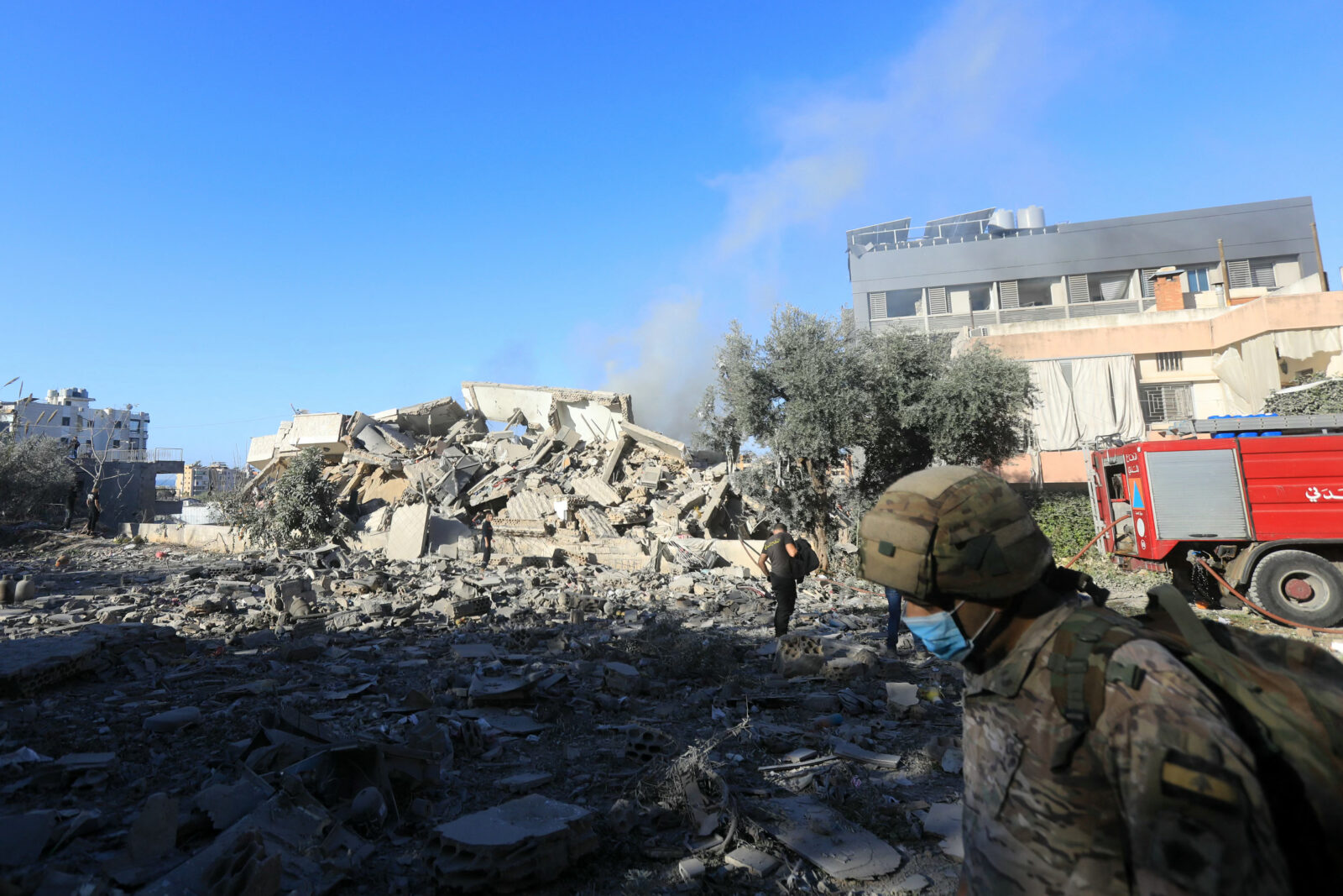 A Lebanese army soldier walks in front of a destroyed building following an Israeli airstrike that targeted the Hadath neighbourhood in Beirut?s southern suburbs on November 17, 2024, amid the ongoing war between Israel and Hezbollah. - An Israeli strike hit south Beirut on November 17 where the military said it targeted Hezbollah, hours after the Iran-backed group said it fired on Israeli bases around the city of Haifa. (Photo by AFP)<img src=