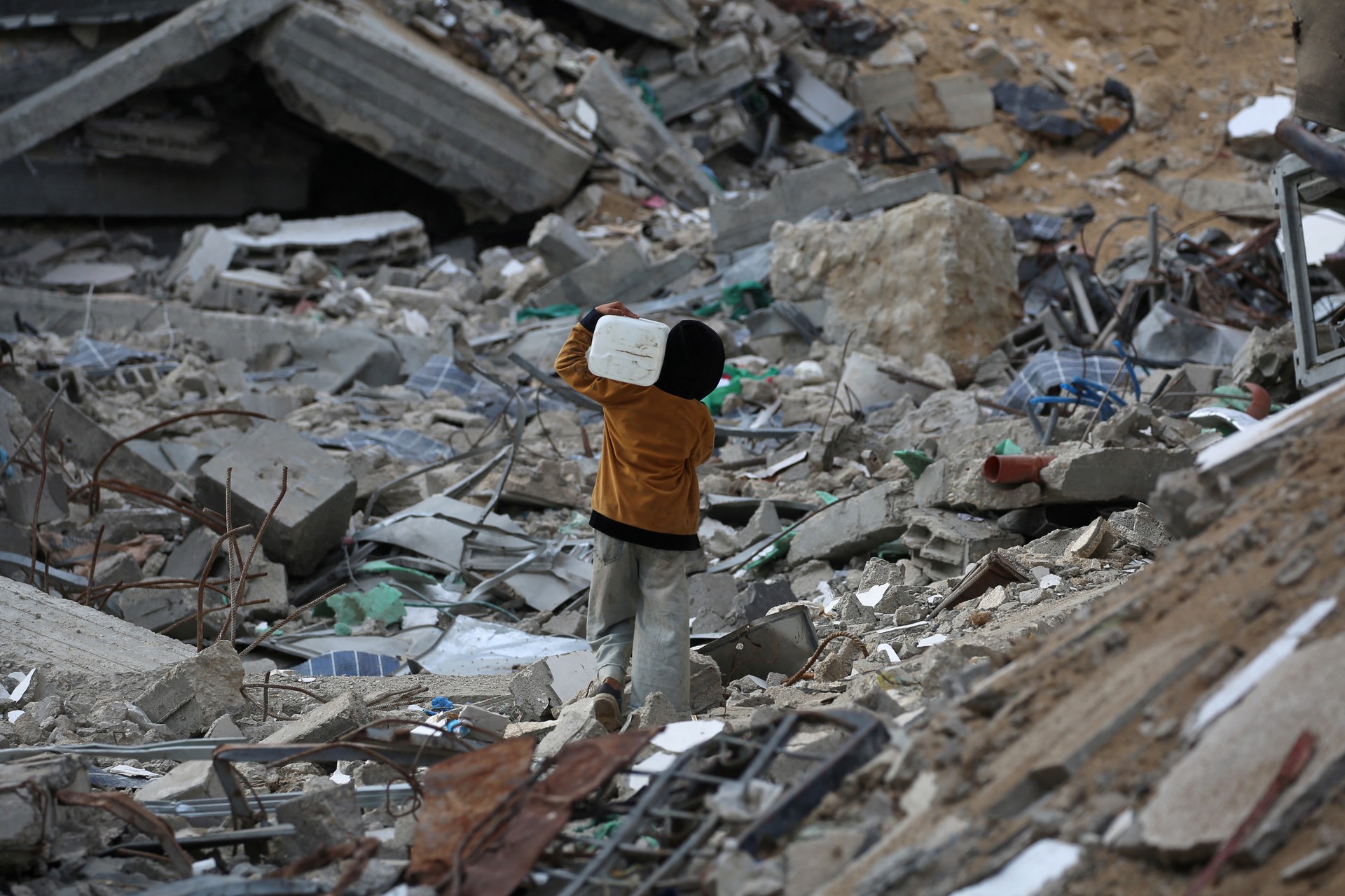 Israel airstrike kills 22 Palestinians in Gaza, many missing