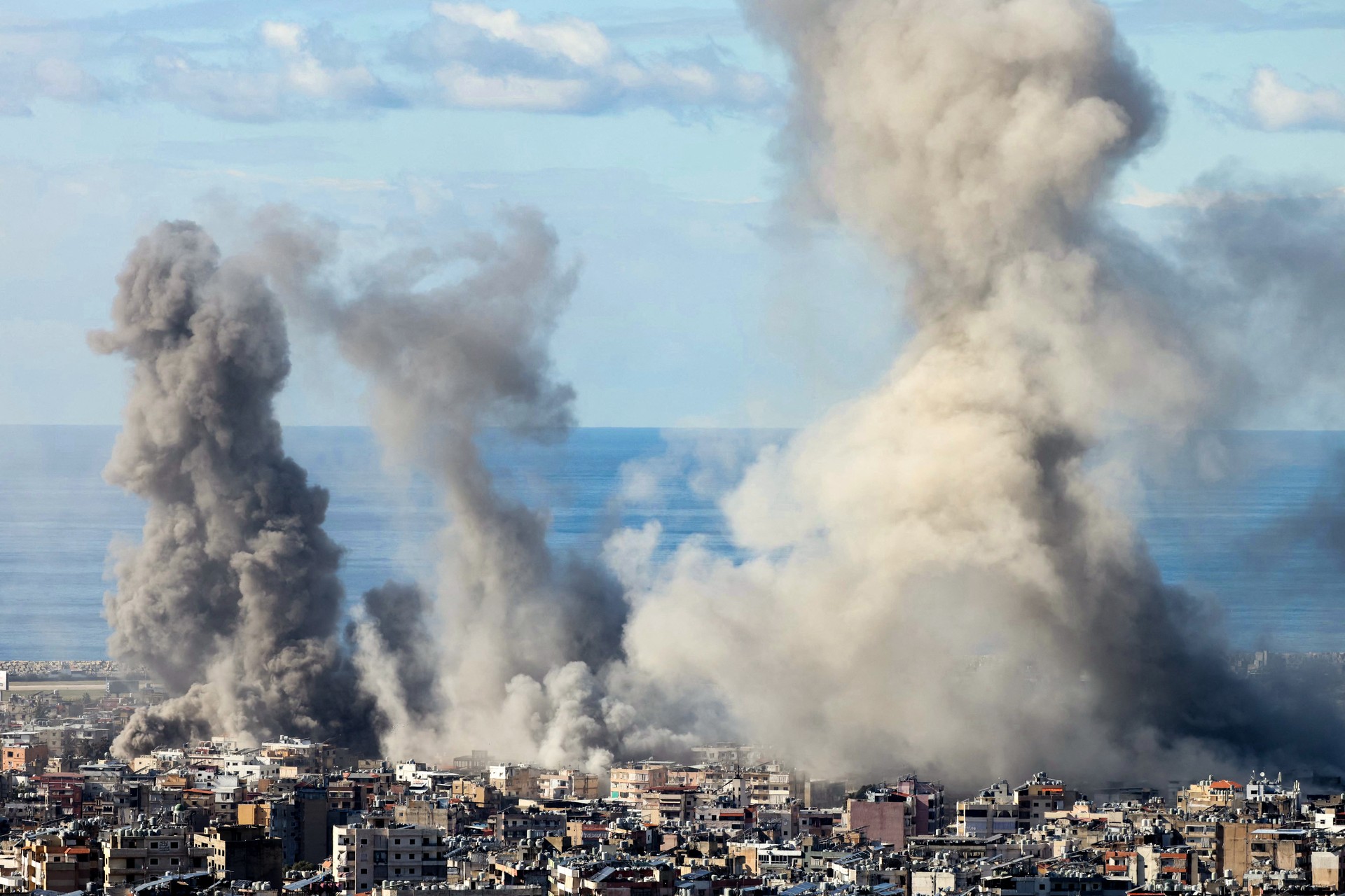 Israeli airstrikes in eastern Lebanon violate cease-fire agreement