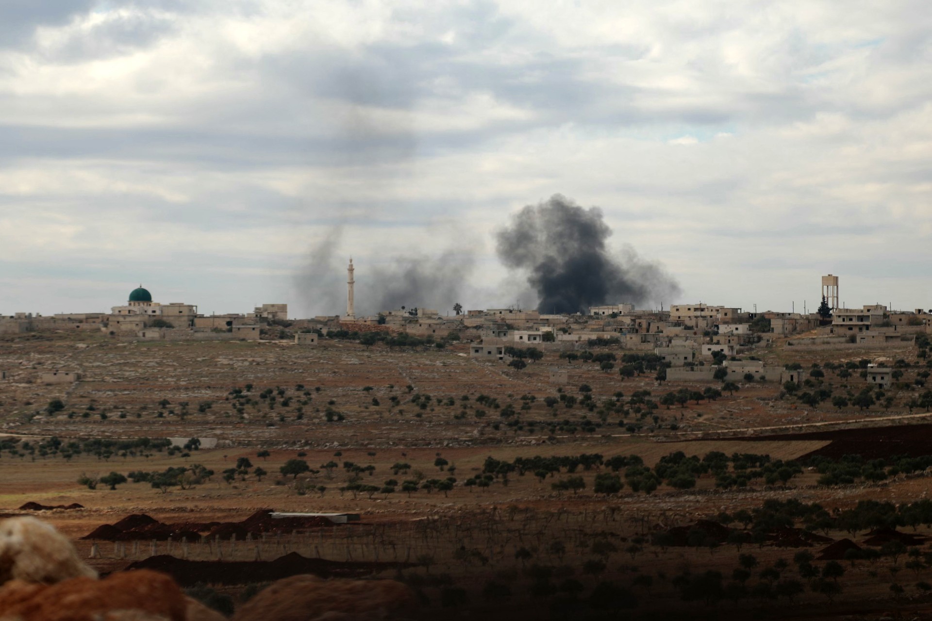 Syrian rebel groups, Assad militias clash as rebels reportedly advance toward Aleppo
