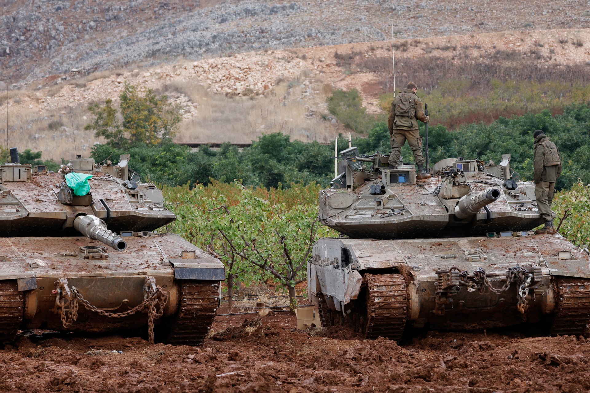 Israel sets up new military outposts in S. Lebanon amid withdrawal tensions